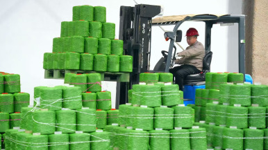 山東樂陵：人造草坪出口忙