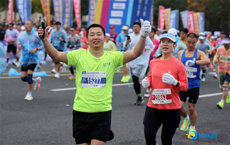 一曲奔跑的黃河頌——2025黃河口(東營)馬拉松賽側記