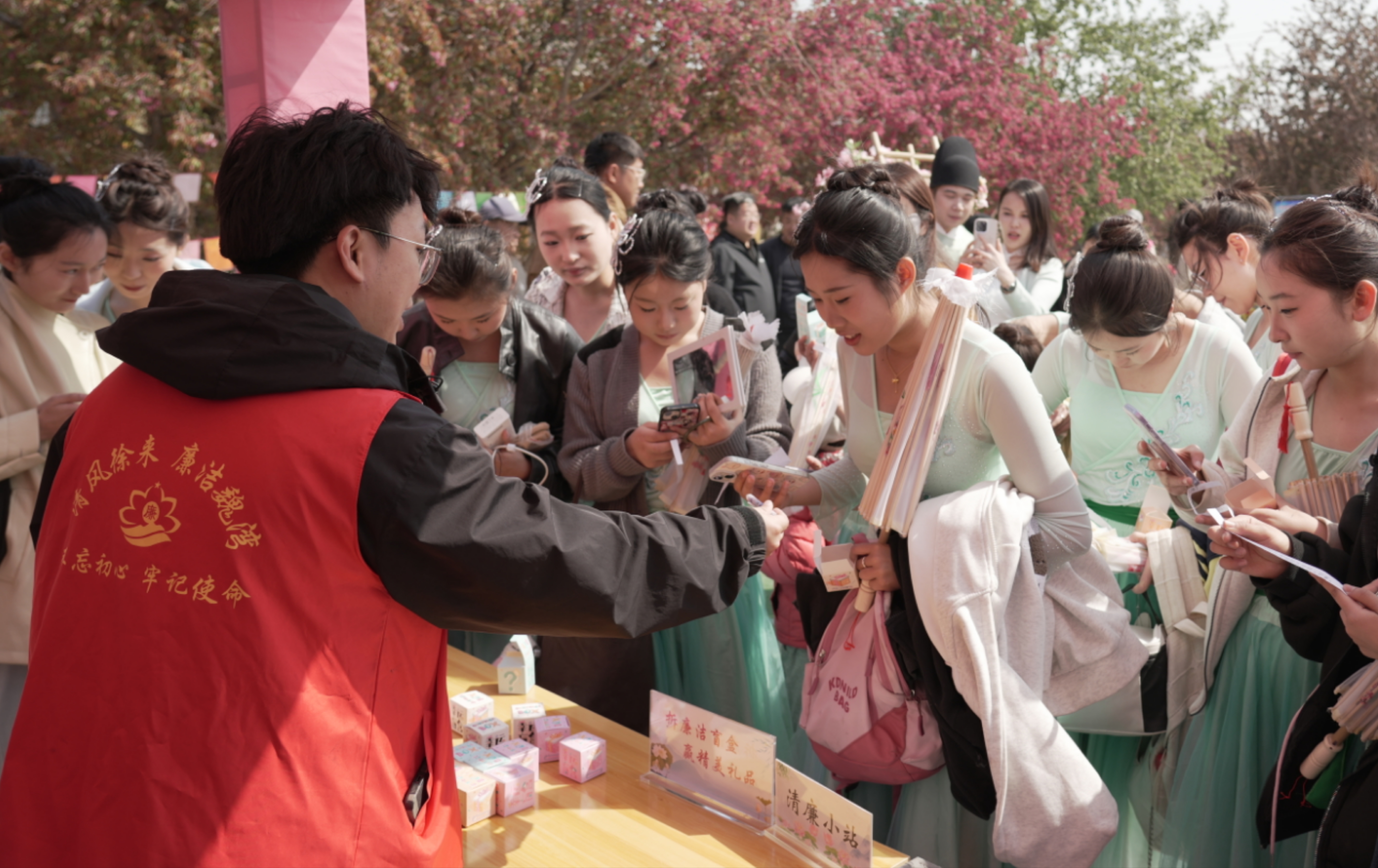 山東臨清：海棠花開引客來 “花樣經濟”正當時_fororder_微信圖片_20250404181404