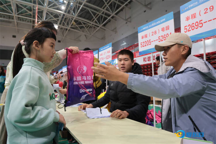 一曲奔跑的黃河頌——2025黃河口(東營)馬拉松賽側記