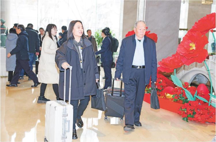 代表委員向山東省兩會報到_fororder_【兩會】1