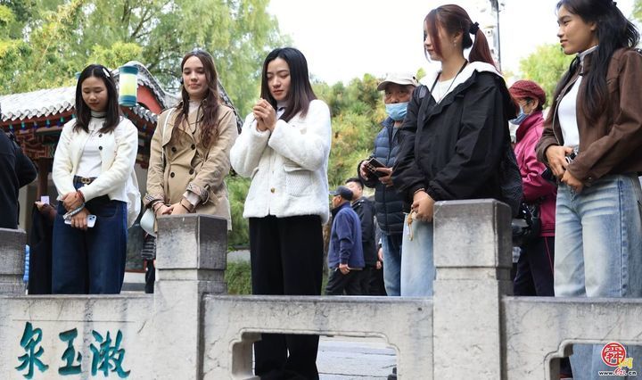 外眼看濟南｜一條水路，千年泉韻：從趵突泉到大明湖的CityWalk