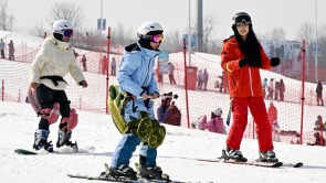山東青島：“冰雪文旅”持續升溫