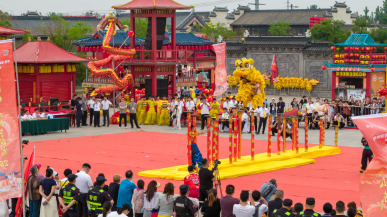 中國·聊城體育旅遊文化節“好運山東”2025 年“宛園杯”龍獅爭霸賽在山東臨清開幕