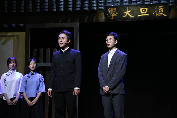 復旦大學師生原創老校長大師劇《陳望道》上演