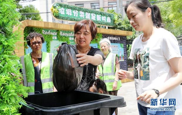 上海“新時尚”：用“繡花功”解垃圾分類“大難題”