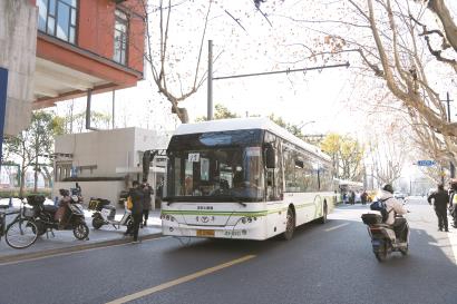 【汽車】無軌電車告別“青年” 上海全面完成車型更新換代_fororder_1