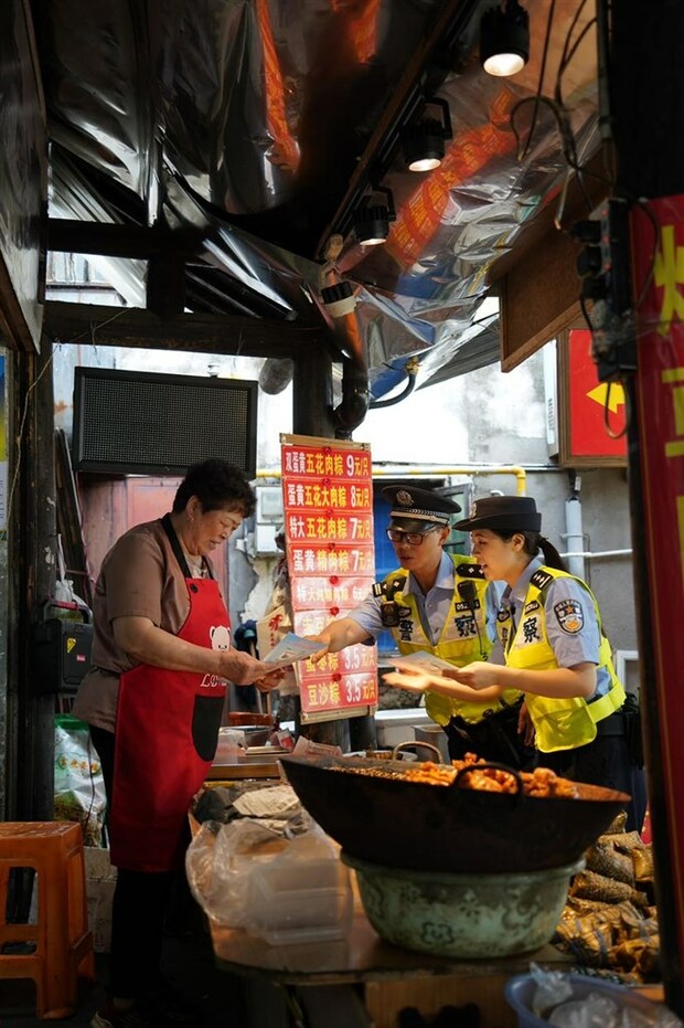 【圖説上海】上海公安護航端午小長假 報警類110警情同比下降18.9%