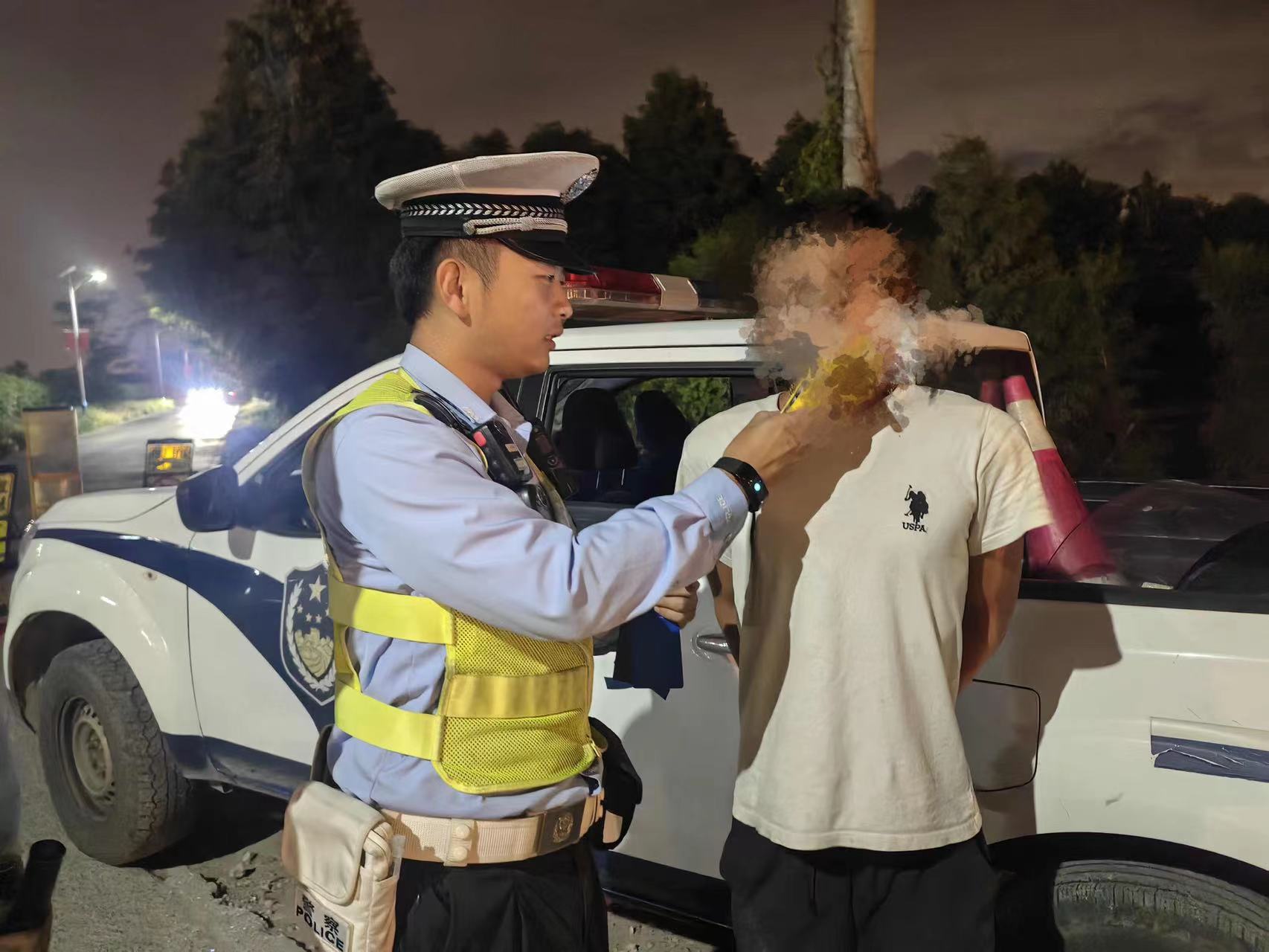 聚餐飲酒莫開車 上海浦東警方嚴查酒駕“不打烊”