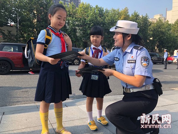 開學首日3500余名交警和輔警“綠色護校” 對校園周邊違法行為開展整治