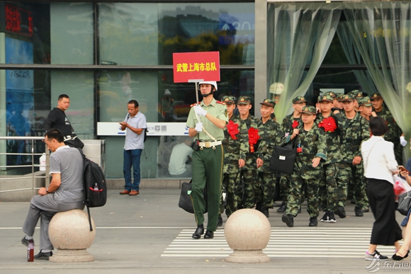 上海武警迎來2018年首批新兵入營