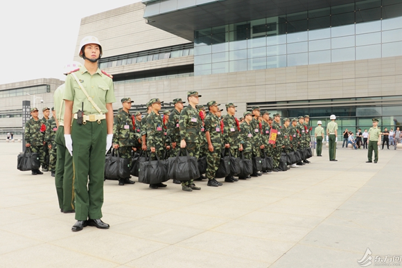 上海武警迎來2018年首批新兵入營