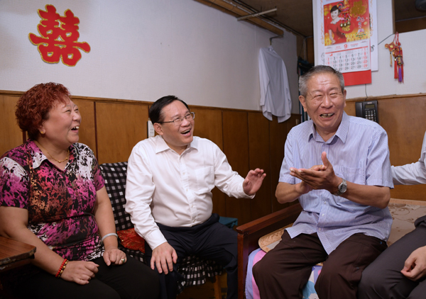 李強：加大力度加快改善基本居住條件