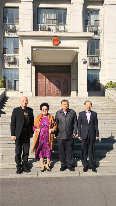 李進軍大使會見龍宇翔