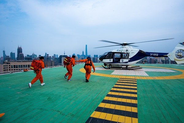 護航上海進口博覽會健康安全 瑞金醫院開展航空醫療救援實戰演練