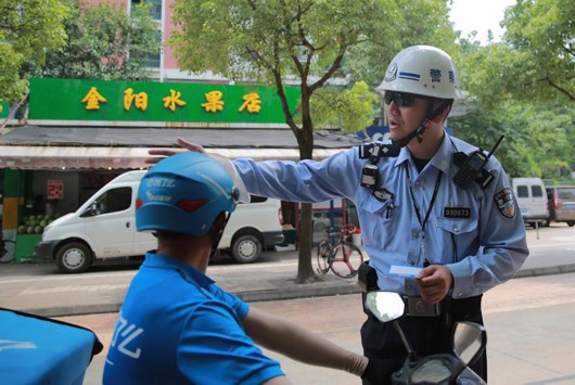 普陀區專項整治外賣騎手 快遞小哥交通違法行為