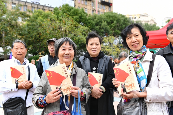 長篇報告文學《風展紅旗》首發儀式在滬舉行