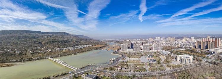 晴空萬里 灞河水景美如畫