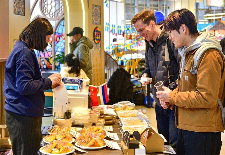 絲路文化集市西安開市 歐亞非十國美食手工藝品齊聚一廳