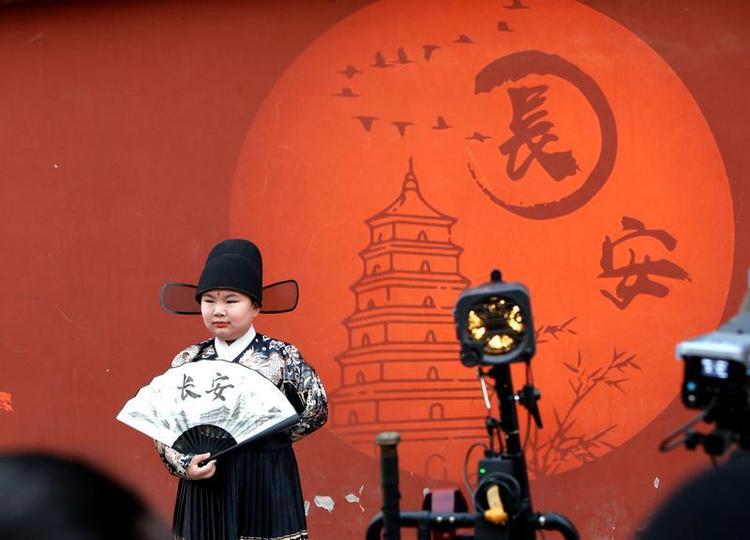 大雁塔下網紅墻吸引各地遊客