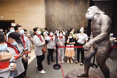 【中首 陜西  圖】博物館裏賞國寶 60名“小葵花”逛古城