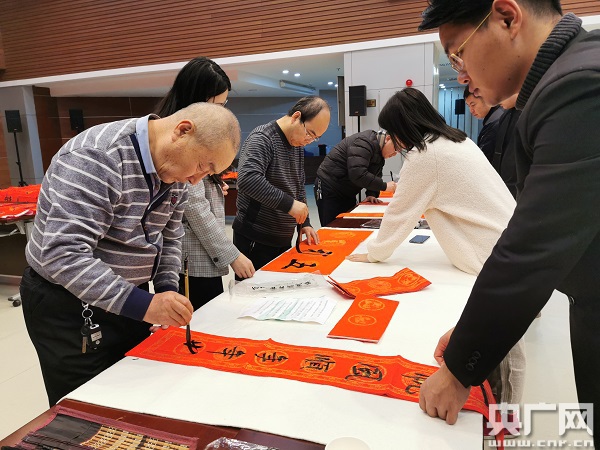 書法名家走進西安航空基地：“賀歲迎新年 春聯送萬家”寫春聯送祝福活動成功舉辦