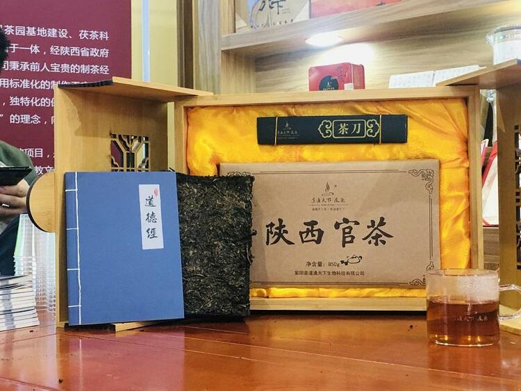 絲路陜茶亮相第八屆中國茶博會 現場直播帶貨講述陜茶故事