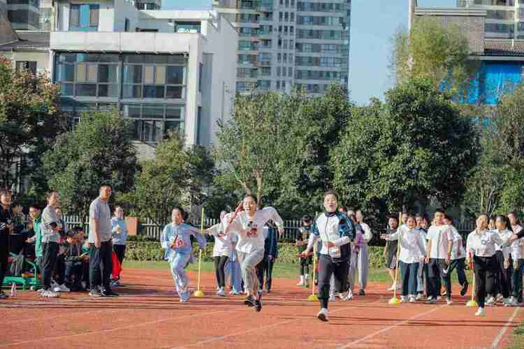 點燃運動激情 浐灞校園運動會綻放青春風采