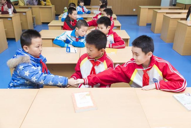 西安航空基地舉辦“我的書屋·我的夢”城鄉小學生共讀一本書閱讀會