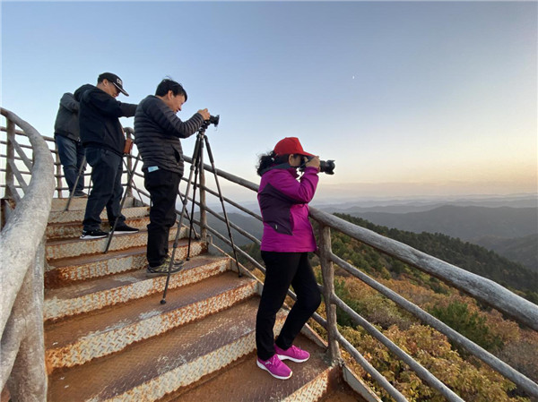 延安黃陵國家森林公園開展多種敬老、踏秋活動