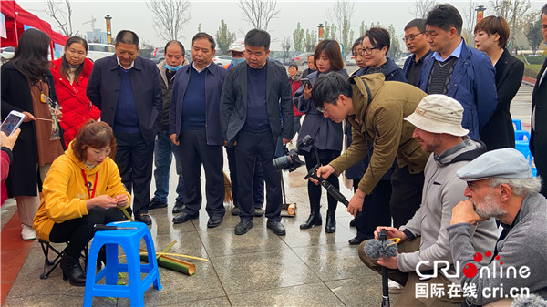 外國“網紅”走進渭南大荔開啟 “黃河岸邊有非遺”活動