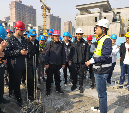 依託校企合作平臺 西安建築科技大學300余名學生走進中建五局項目現場學習