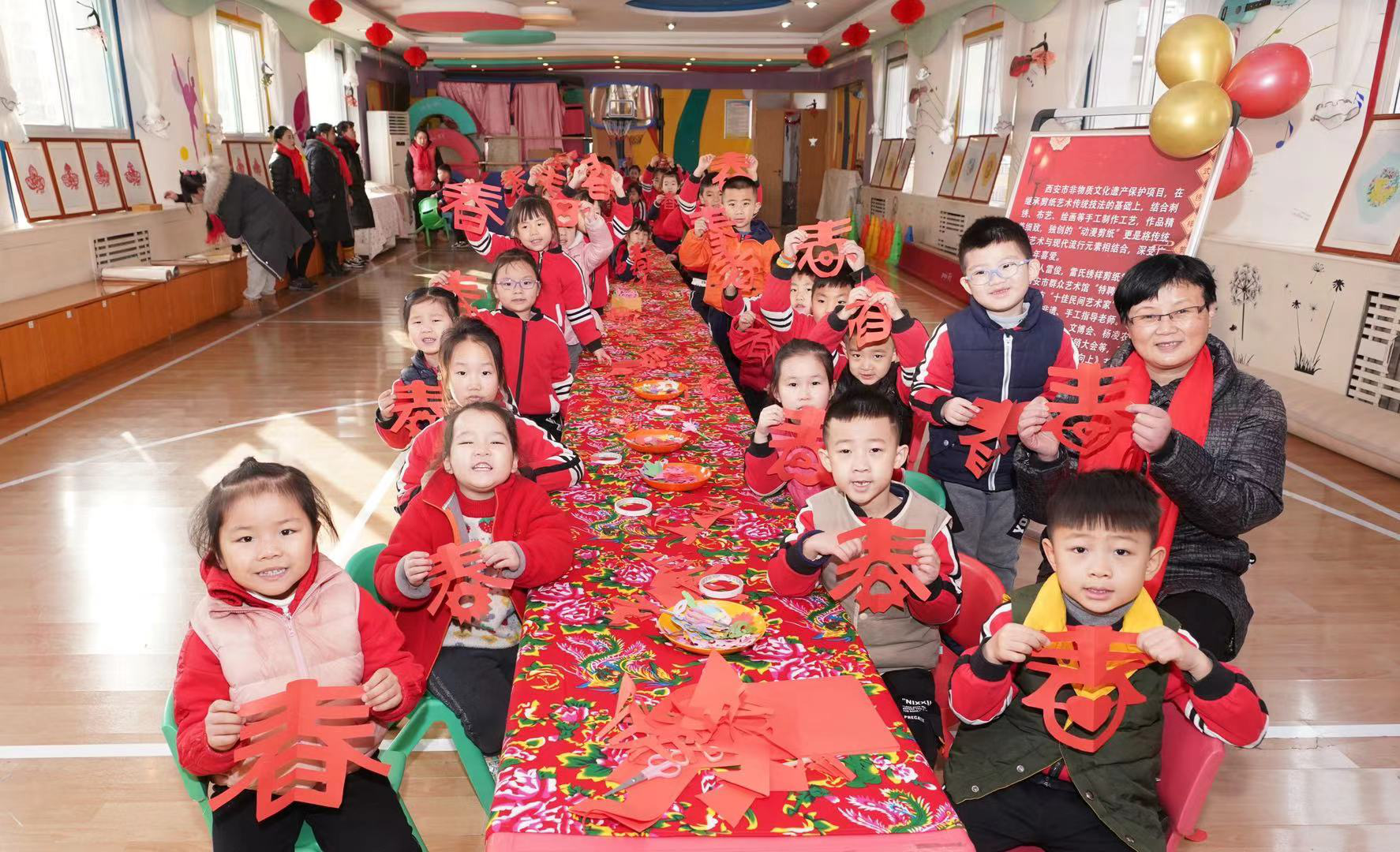 （有修改）萌寶花式迎新年 西安新城區開展非遺文化進幼兒園活動