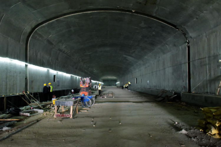 西安市首條下穿灞河隧道向東路下穿灞河隧道提前兩個月實現洞通