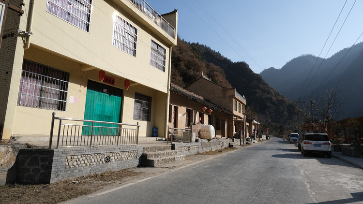 脫貧路不孤獨 西安市雁塔區翻山越嶺去扶貧