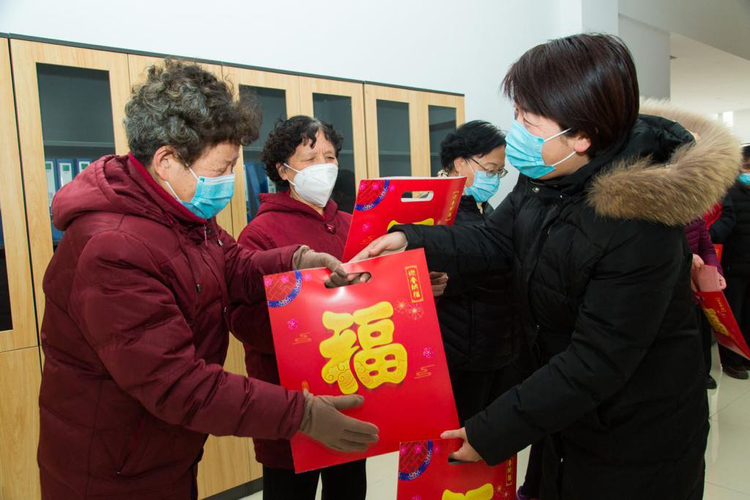 西安航空基地開展迎新春送春聯文化惠民活動