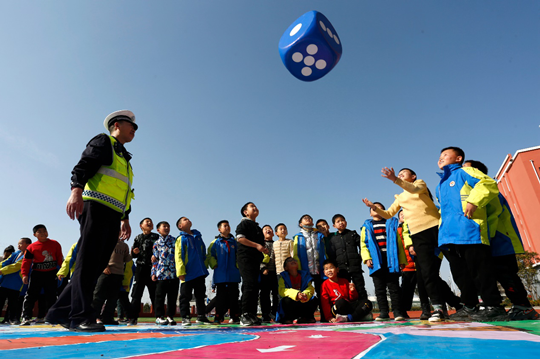 （有修改）陜西渭南：開學第一課  寓教于樂學安全