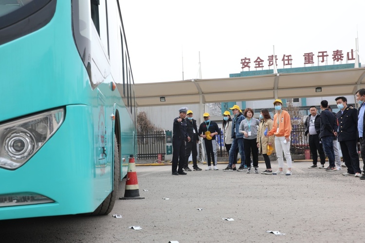 學雷鋒 保安全 西安高新區：警企共建文明十四運交通環境