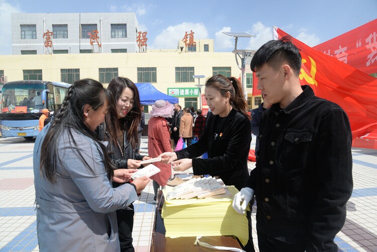 陜西靖邊：“三下鄉”活動把溫暖送到群眾心坎上_fororder_113