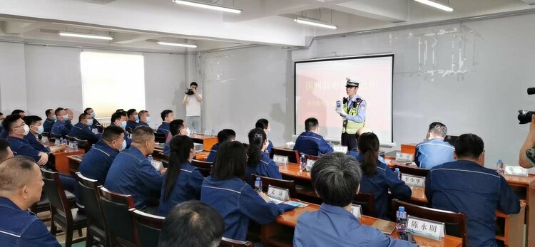 國網渭南供電公司聯合交警大隊開展“酒駕”“醉駕”專項整治警示教育活動_fororder_5