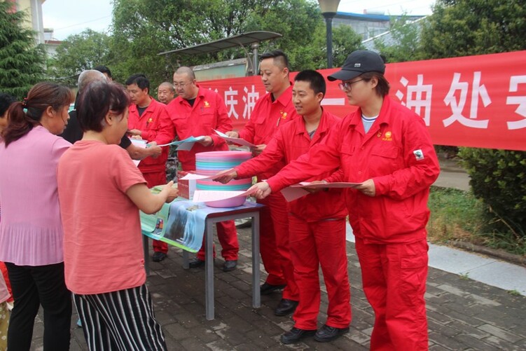 長慶油田輸油一處安全生産宣傳走鄉進鎮彰顯社會責任_fororder_1 (2)