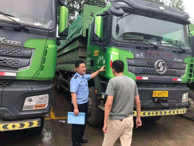 （轉載）交警高新大隊將轄區建築垃圾清運車輛及企業全面停運整改