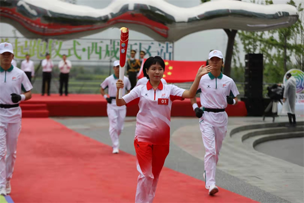 火炬手李雅芬：我為十四運會當好螺絲釘_fororder_圖片3