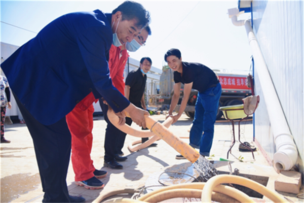 長慶油田採油五廠全力支持地方抗旱救災切實為油區群眾辦實事_fororder_圖片3