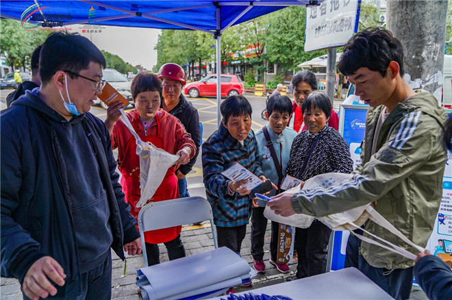 2021年西安市網絡安全宣傳走進子午街道和西北大學現代學院_fororder_圖片200