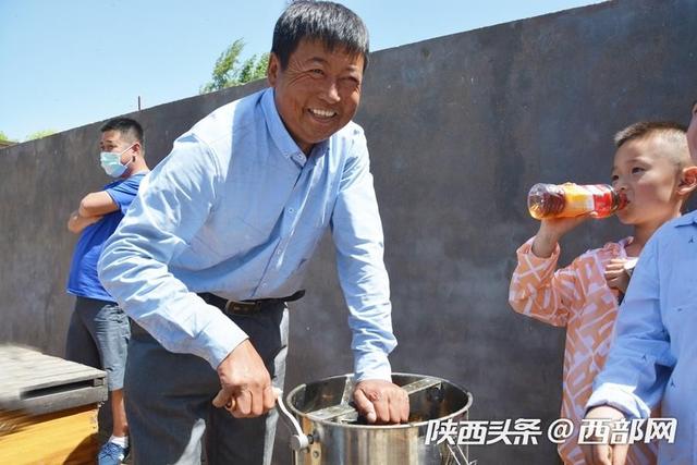 神木貧困戶用勤勞雙手“釀造”甜蜜生活 成當地脫貧樣本