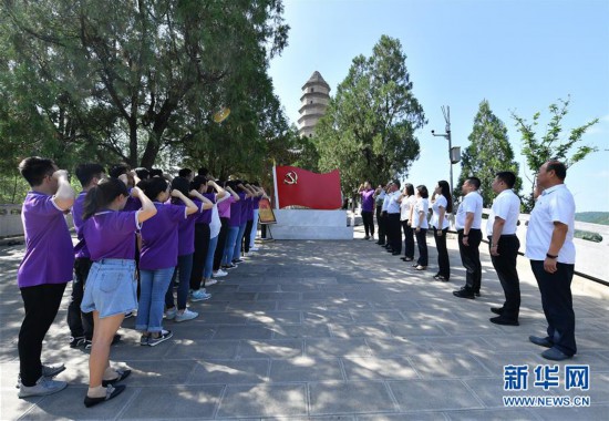 聖地延安：寶塔山上的“特殊黨課”獻禮畢業季