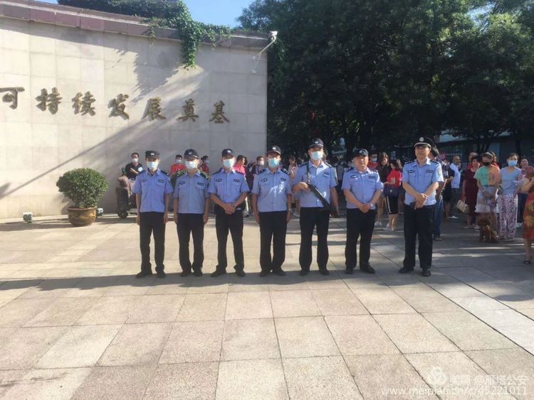 西安雁塔警方 130名民警分赴9個考點護航高考