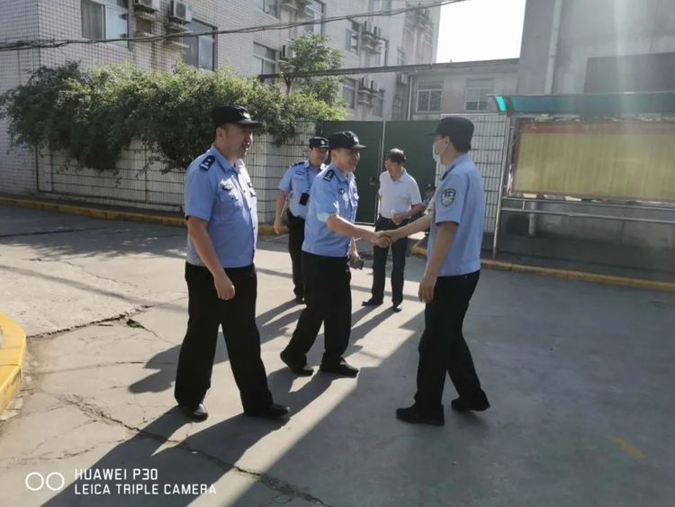 西安雁塔警方 130名民警分赴9個考點護航高考