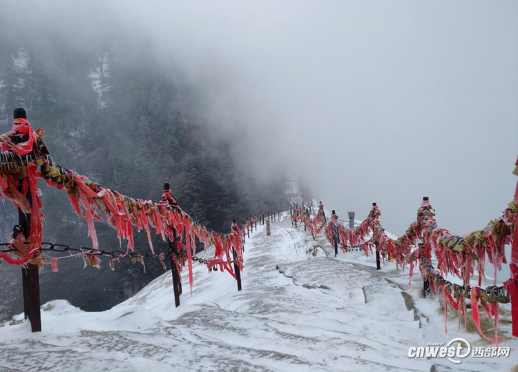 【焦點圖 顯示圖在稿件最下方】華山景區積雪深度達21釐米 已啟動應急預案暫時封山